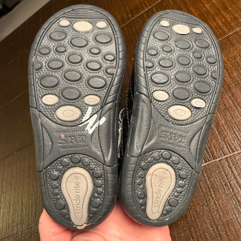 Stride Rite SRT Regan Girls Black Quilted Patent Leather Mary Jane Shoes 8M
